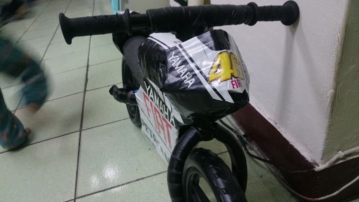 圓一個老爸的重機夢─狄卡儂滑步車變身小仿賽車