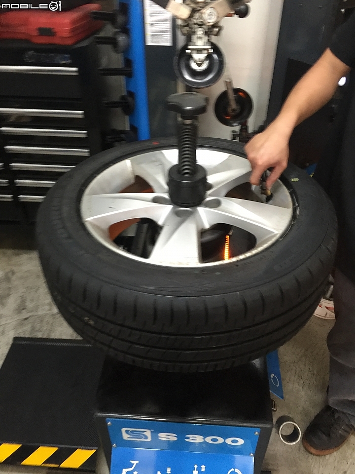 DUNLOP SP TURING R1 撕開你的貼紙