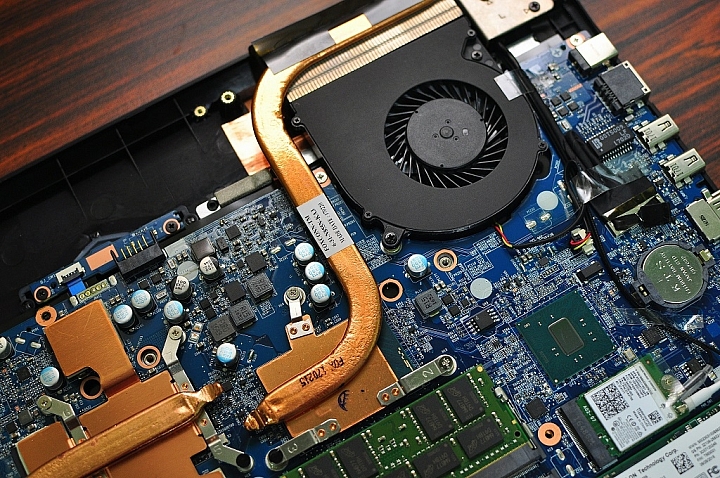 GIGABYTE Sabre 15 搭配炫麗RGB鍵盤,強勁出鞘