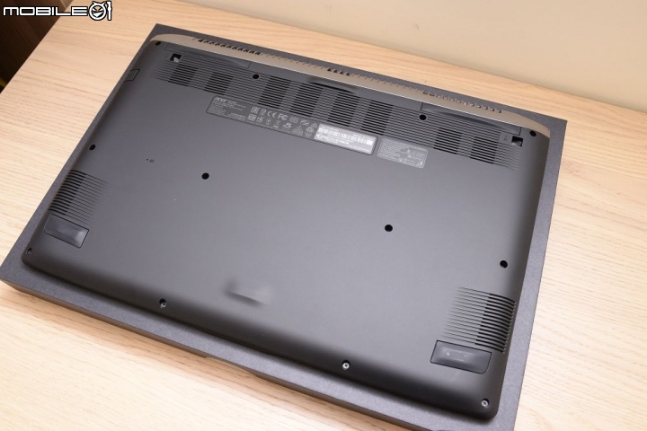 新入手搶先開箱的ACER VN7-593G-76N4電競筆電