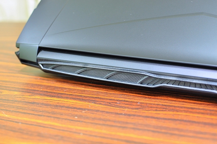 GIGABYTE Sabre 15 搭配炫麗RGB鍵盤,強勁出鞘