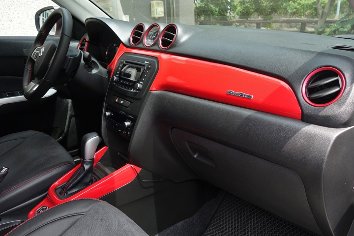 Vitara 1.4 4WD 小改內裝