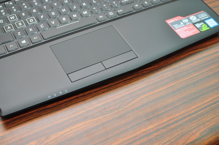 GIGABYTE Sabre 15 搭配炫麗RGB鍵盤,強勁出鞘