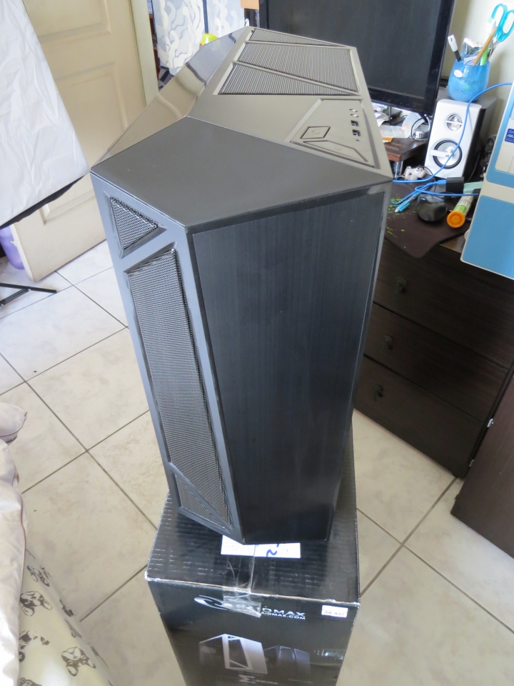 【開箱】Raidmax 雷德曼 Sigma (黑色款) 電競機殼 電腦機殼 2017 新款機殼 (空機殼展示)