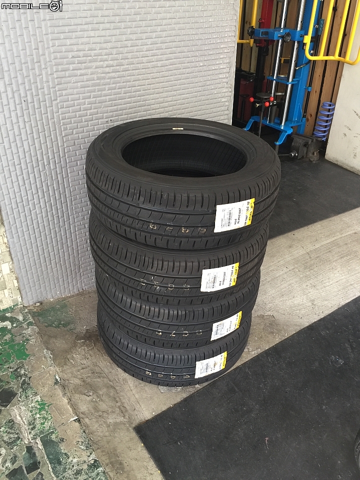 DUNLOP SP TURING R1 撕開你的貼紙
