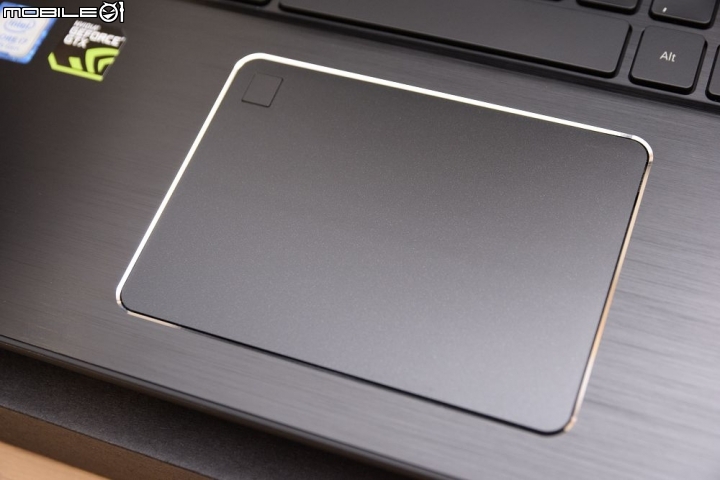 新入手搶先開箱的ACER VN7-593G-76N4電競筆電