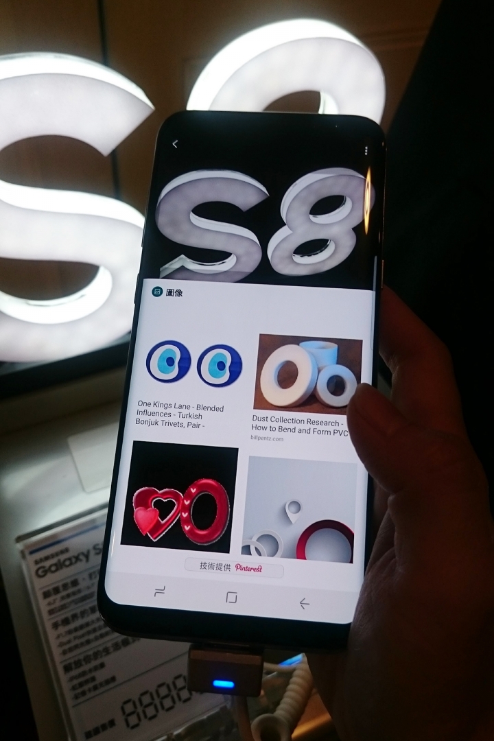 S8 / S8+ 要預購了~分享一下發表會現場的手機^^
