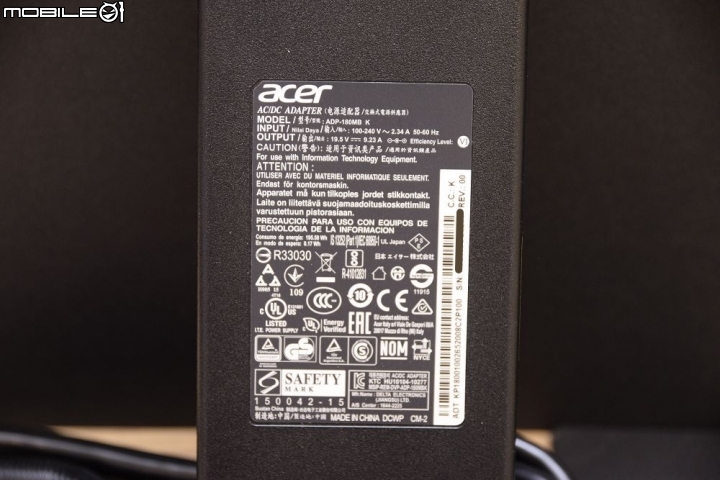 新入手搶先開箱的ACER VN7-593G-76N4電競筆電