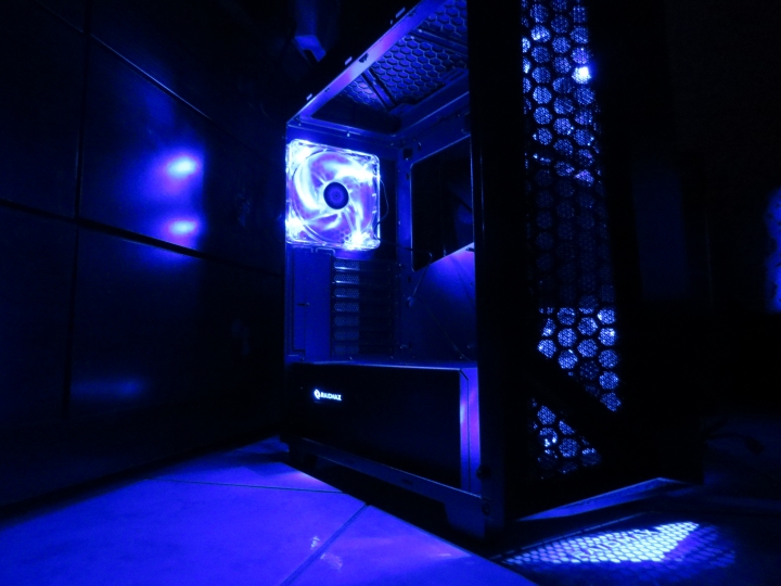 【開箱】Raidmax 雷德曼 Sigma (黑色款) 電競機殼 電腦機殼 2017 新款機殼 (空機殼展示)