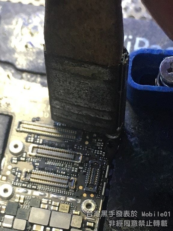 iPhone 6Plus 泡水後就爛掉了....(被拐來朝聖維修記錄 )