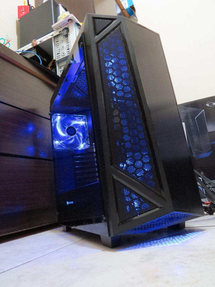 【開箱】Raidmax 雷德曼 Sigma (黑色款) 電競機殼 電腦機殼 2017 新款機殼 (空機殼展示)