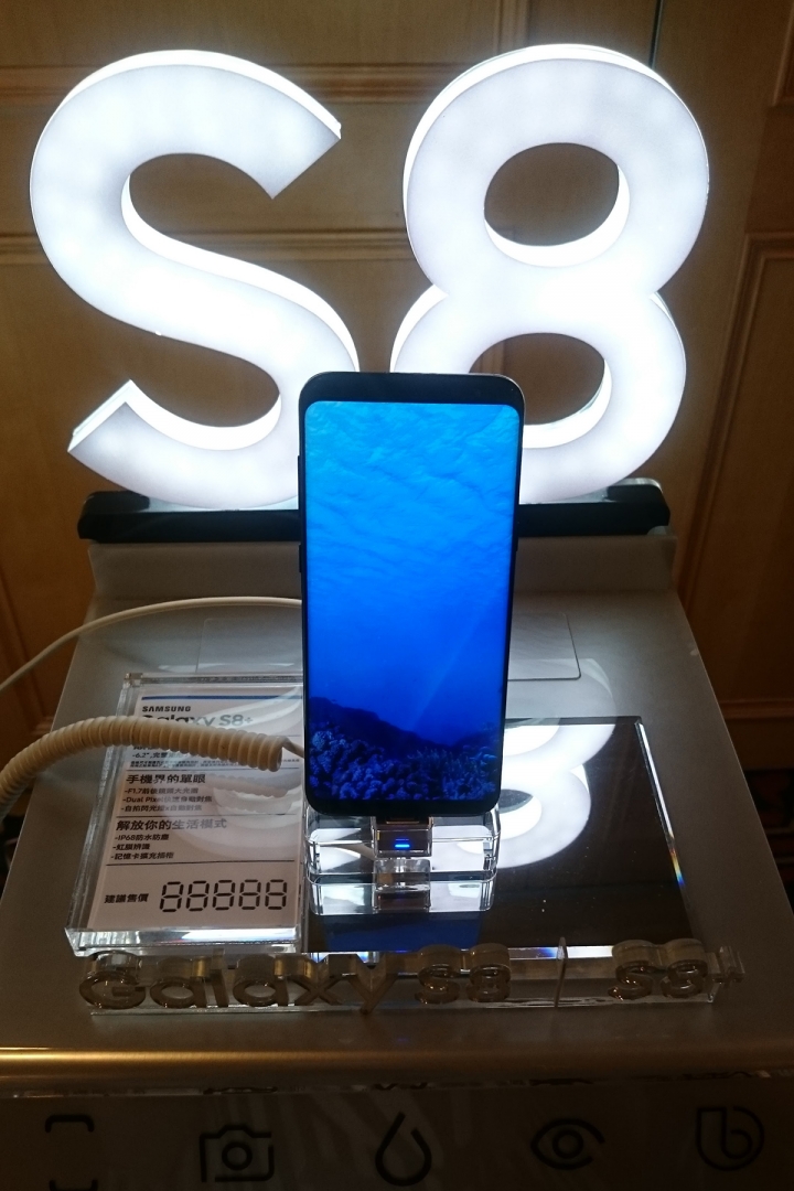 S8 / S8+ 要預購了~分享一下發表會現場的手機^^