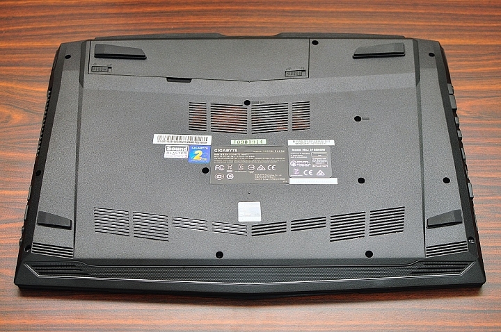 GIGABYTE Sabre 15 搭配炫麗RGB鍵盤,強勁出鞘