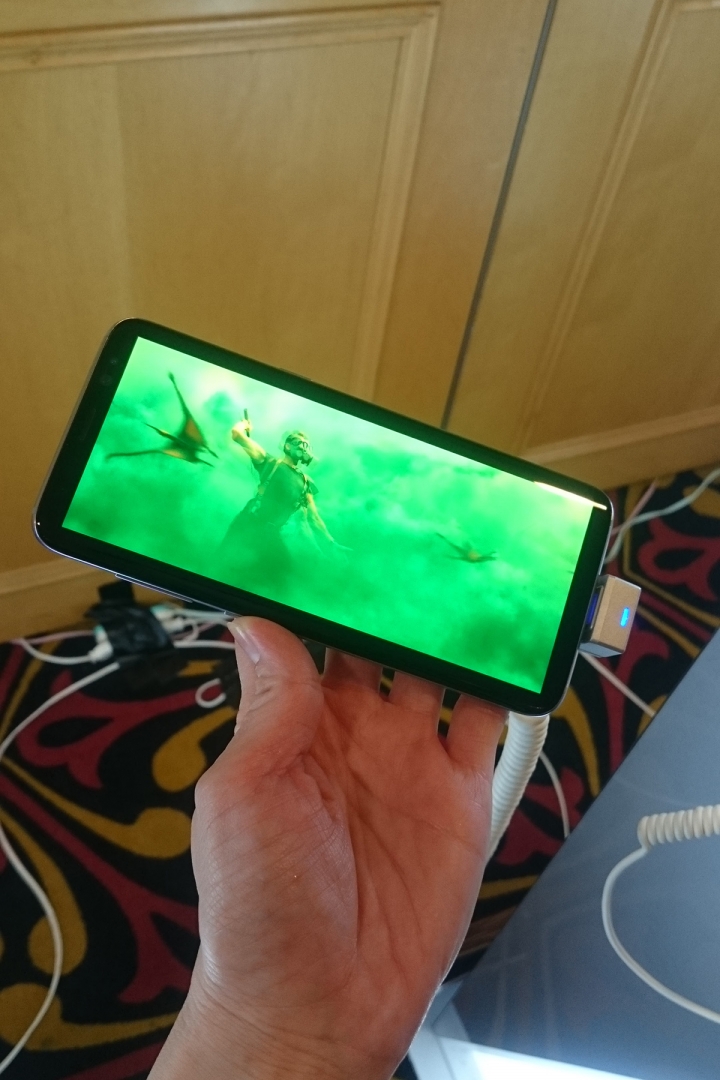 S8 / S8+ 要預購了~分享一下發表會現場的手機^^