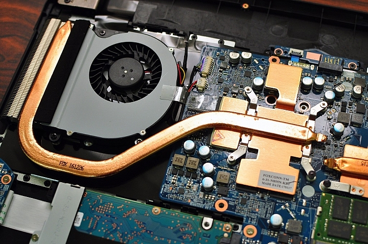 GIGABYTE Sabre 15 搭配炫麗RGB鍵盤,強勁出鞘