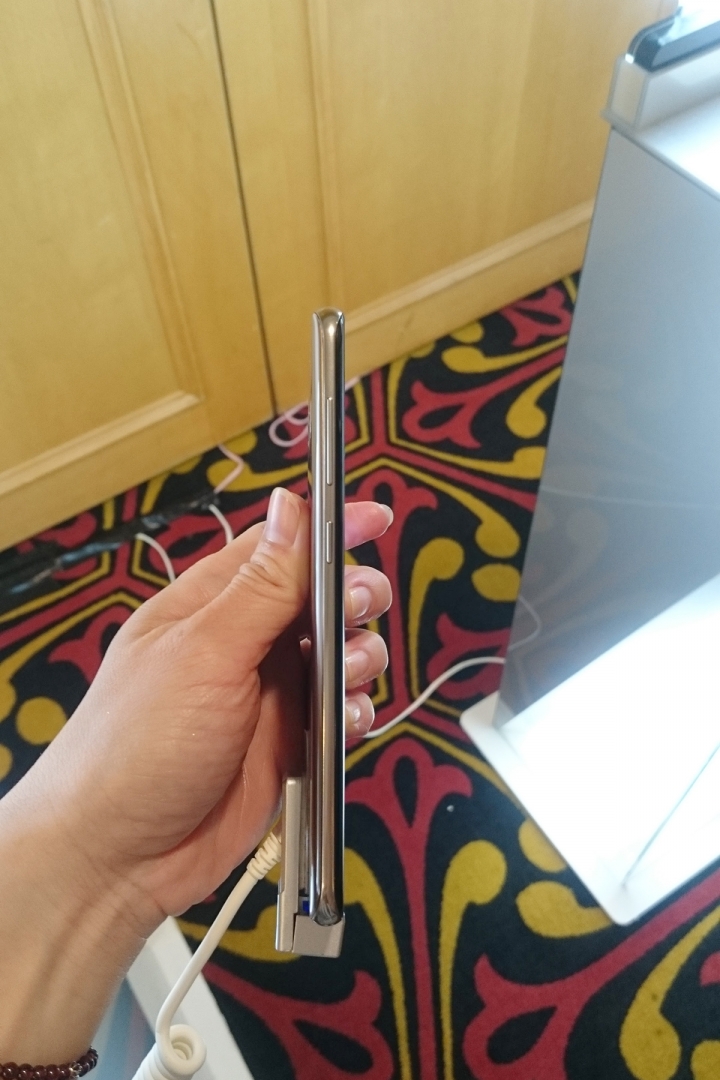S8 / S8+ 要預購了~分享一下發表會現場的手機^^