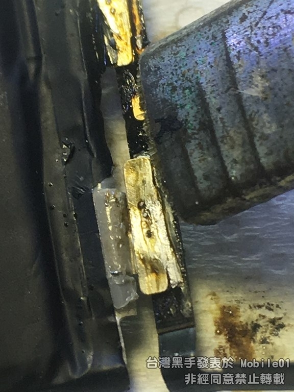 iPhone 6Plus 泡水後就爛掉了....(被拐來朝聖維修記錄 )
