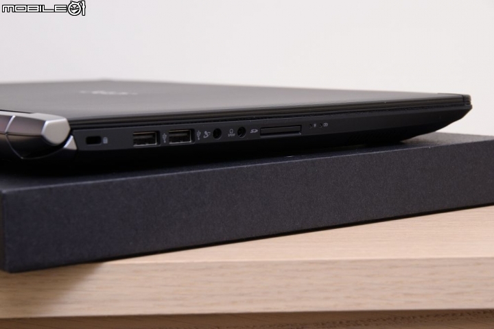 新入手搶先開箱的ACER VN7-593G-76N4電競筆電