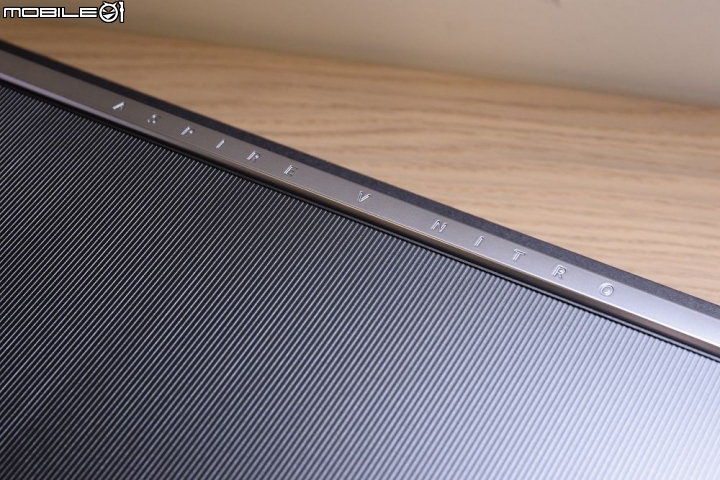新入手搶先開箱的ACER VN7-593G-76N4電競筆電