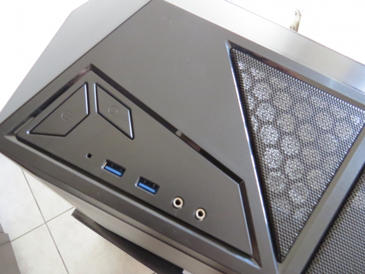 【開箱】Raidmax 雷德曼 Sigma (黑色款) 電競機殼 電腦機殼 2017 新款機殼 (空機殼展示)