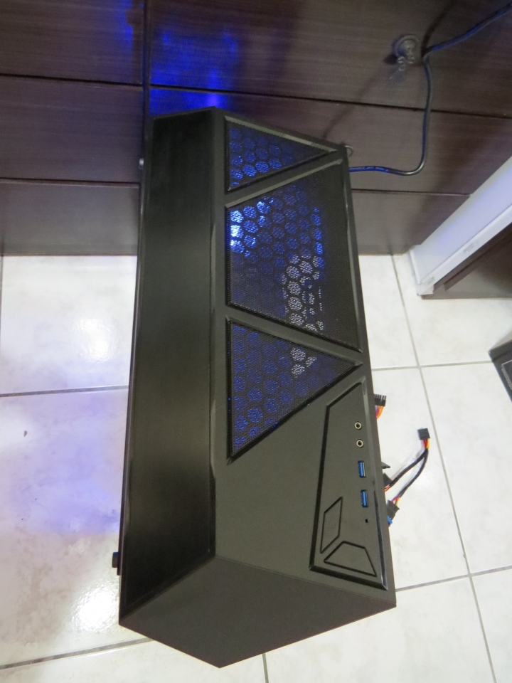 【開箱】Raidmax 雷德曼 Sigma (黑色款) 電競機殼 電腦機殼 2017 新款機殼 (空機殼展示)