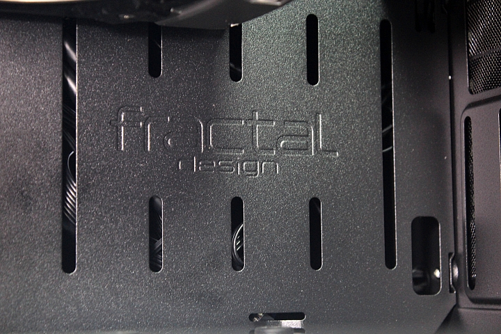 最暴力的小小鳥 Fractal Design Define Nano S