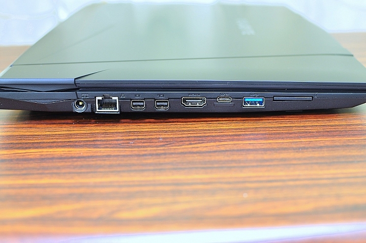 GIGABYTE Sabre 15 搭配炫麗RGB鍵盤,強勁出鞘