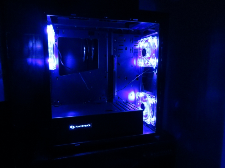 【開箱】Raidmax 雷德曼 Sigma (黑色款) 電競機殼 電腦機殼 2017 新款機殼 (空機殼展示)