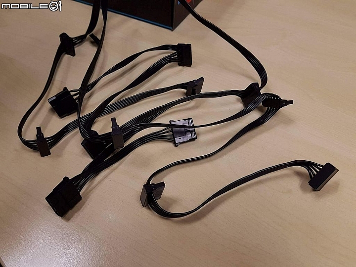 便宜大瓦數方案 購入全漢FSP銀之魂650W直出銀牌 不專業開箱