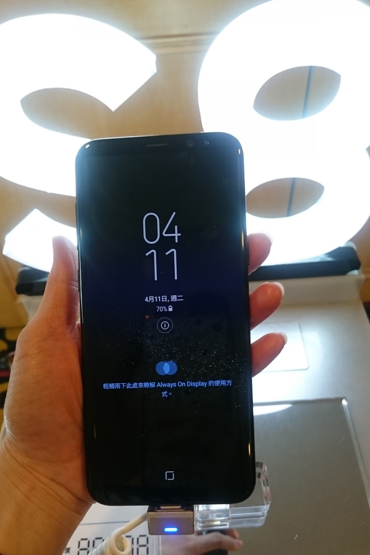 S8 / S8+ 要預購了~分享一下發表會現場的手機^^