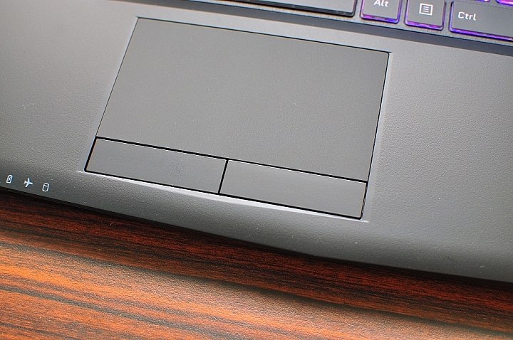 GIGABYTE Sabre 15 搭配炫麗RGB鍵盤,強勁出鞘