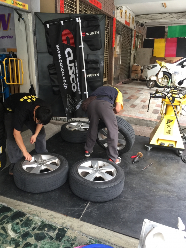 DUNLOP SP TURING R1 撕開你的貼紙