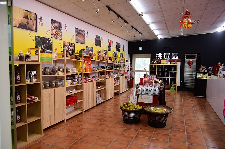 萬巒可茵山可可莊園,享受在可可園裏的可可巧克力熱帶風情。