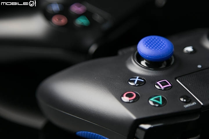 為PS4誕生的蒼藍雷獸 Razer RAIJU開箱試用分享