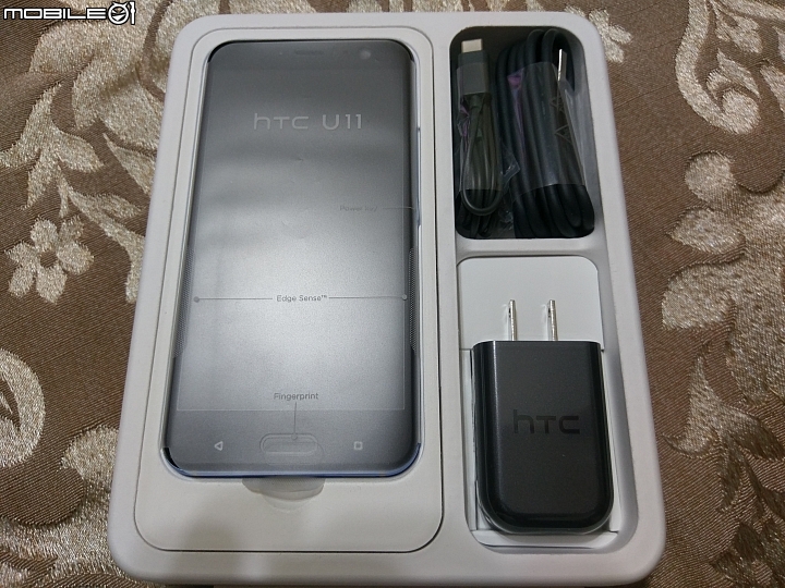 HTC U11 炫藍銀 按一下 開啟你的想像 開箱文