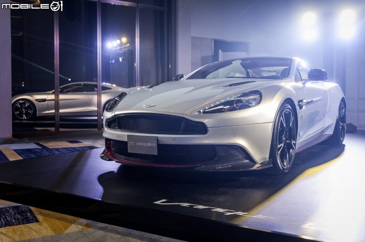 【採訪】堅持V12自然進氣引擎、極致的GT跑車精神，Aston Martin Vanquish S升級版發表