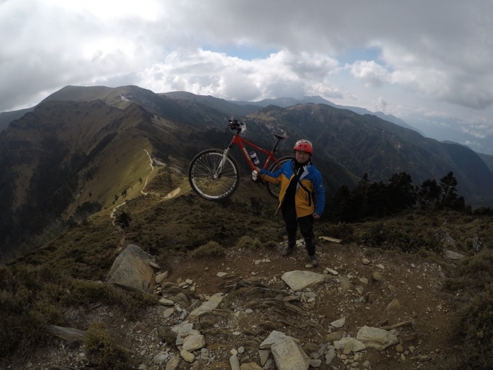 登山車上嘉明湖