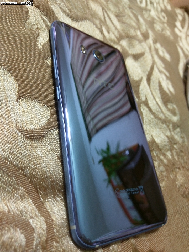 HTC U11 炫藍銀 按一下 開啟你的想像 開箱文