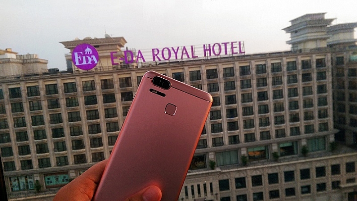 ASUS Zenfone 3 Zoom 雙鏡頭、大電量、待機強 一機在手外出旅遊超放心