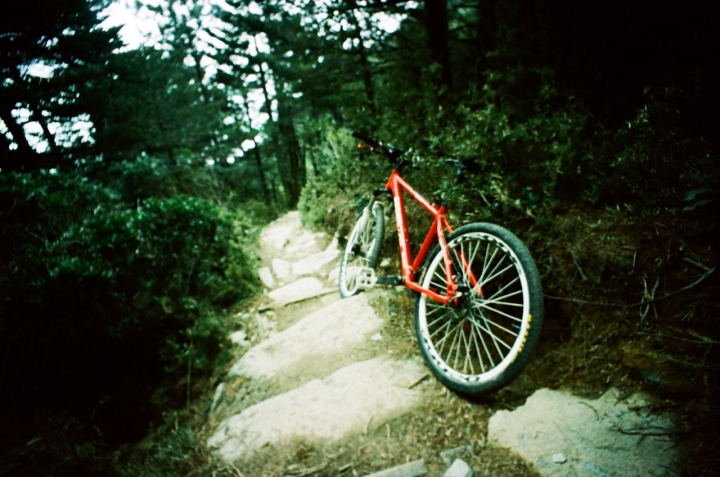 登山車上嘉明湖