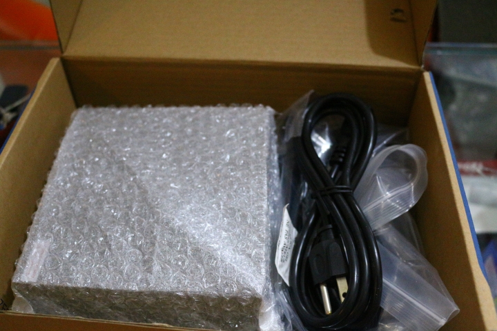 【開箱】迎廣FM600W銅牌 全模 搭301黑