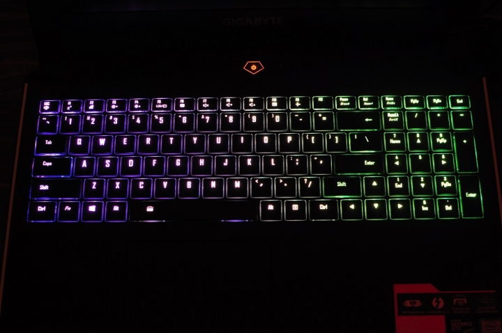 GIGABYTE P56XT,搭載RGB鍵盤,絢麗登場