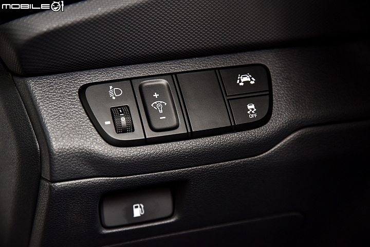 Prius頭號勁敵!Hyundai Ioniq Hybrid試駕報導
