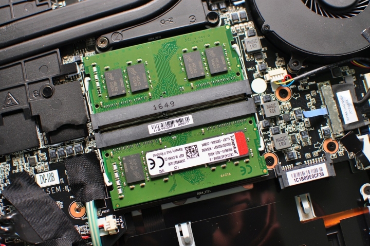GIGABYTE P56XT,搭載RGB鍵盤,絢麗登場