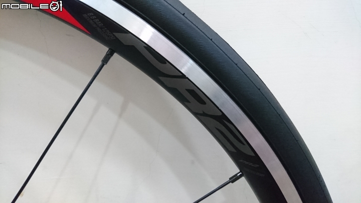 GIANT P-R2 公路車輪組(2018成車輪組) 支援 tubeless 外胎