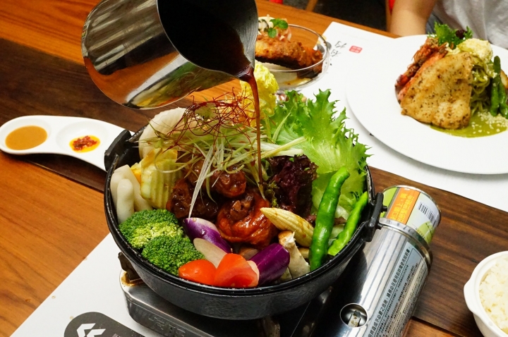 【台南住宿首選】住宿再送澎湃午餐+樂活下午茶|來有人文會館・食下有約想法廚房・食蔬茶齋蔬果料理