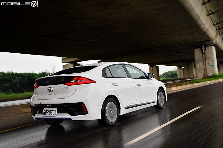 Prius頭號勁敵!Hyundai Ioniq Hybrid試駕報導