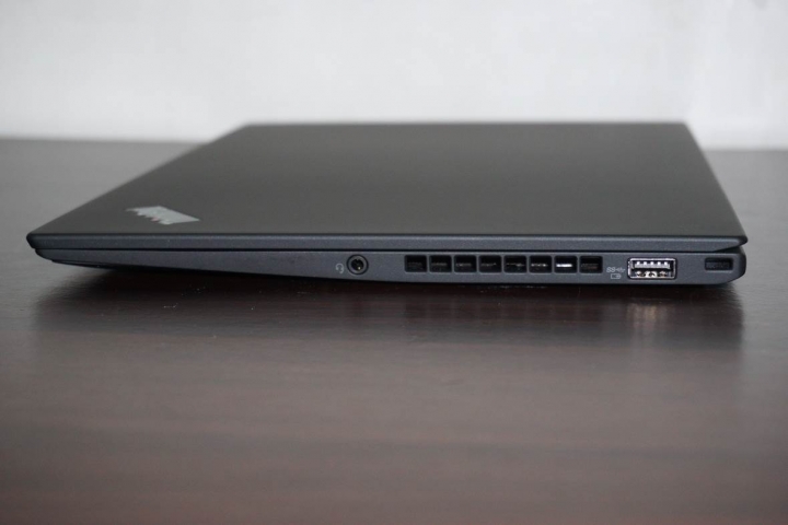 窄邊框設計--五代Lenovo ThinkPad X1 Carbon開箱