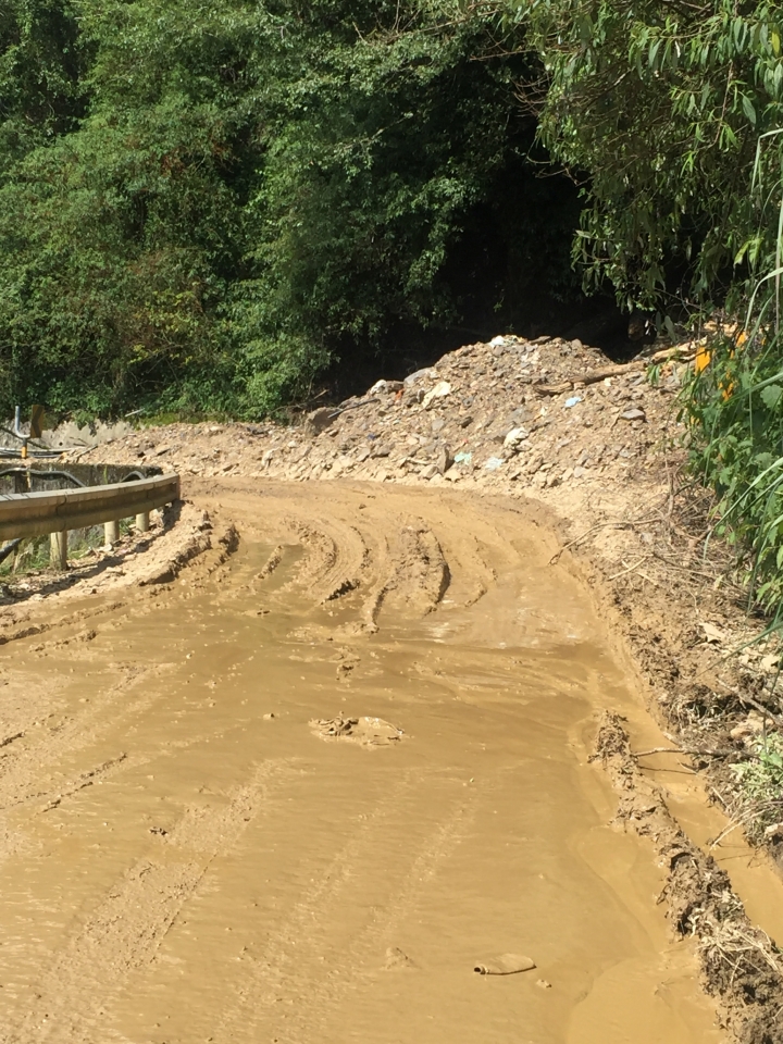 誤闖力行產業道路,真是慘裂道路,