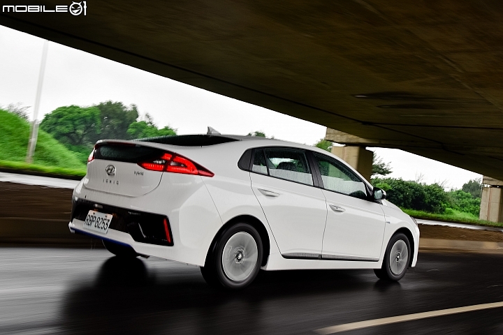 Prius頭號勁敵!Hyundai Ioniq Hybrid試駕報導